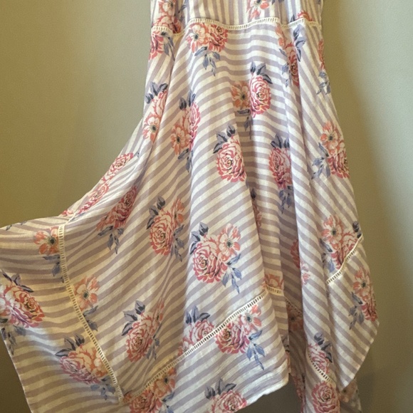 Candie’s floral striped handkerchief hem high neck dress - Picture 3 of 8